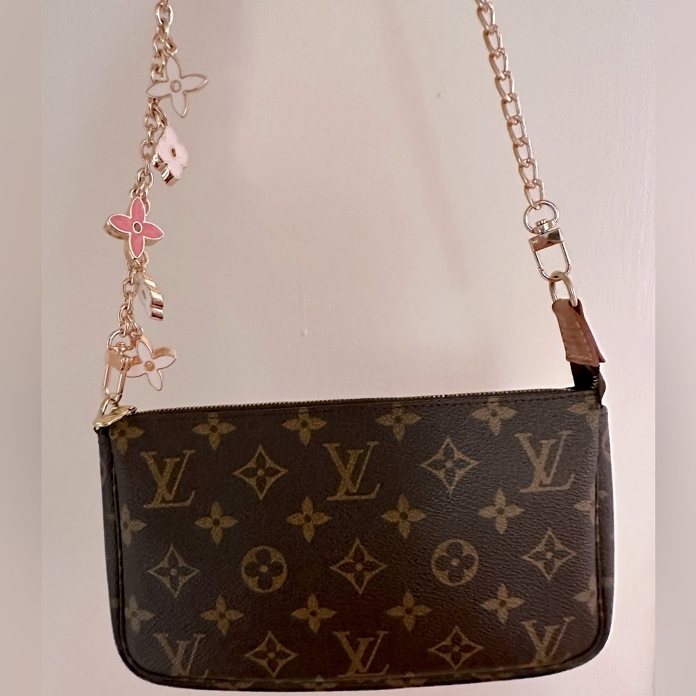 Louis Vuitton Pouchette w/ extender & LV dustbag